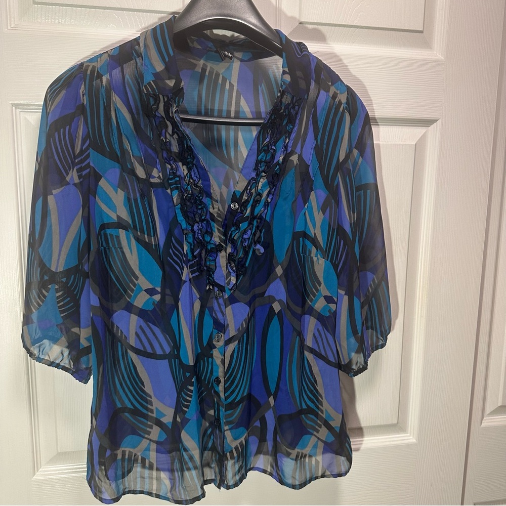 East 5th Woman blue black multi color button down shear top. Size 1X. Good. - Picture 2 of 6